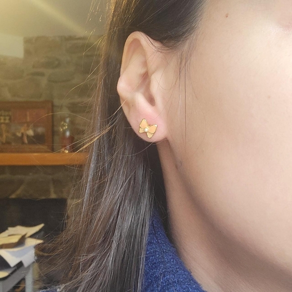 Vintage Dainty Tiny Butterfly Enamel Faux Pearl Stud Earrings - Picture 3 of 6